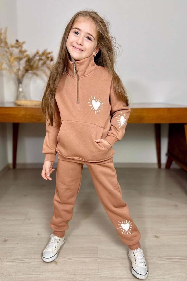 Kız Çocuk Kalp Emoji Baskılı Kanguru Cepli Fermuarlı Sweat Taba Eşofman Takım - Image 1