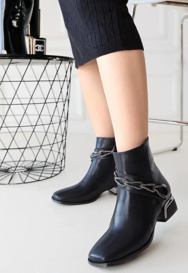 BİÇOMİ Roxani Siyah Cilt Topuklu Bot - Image 1