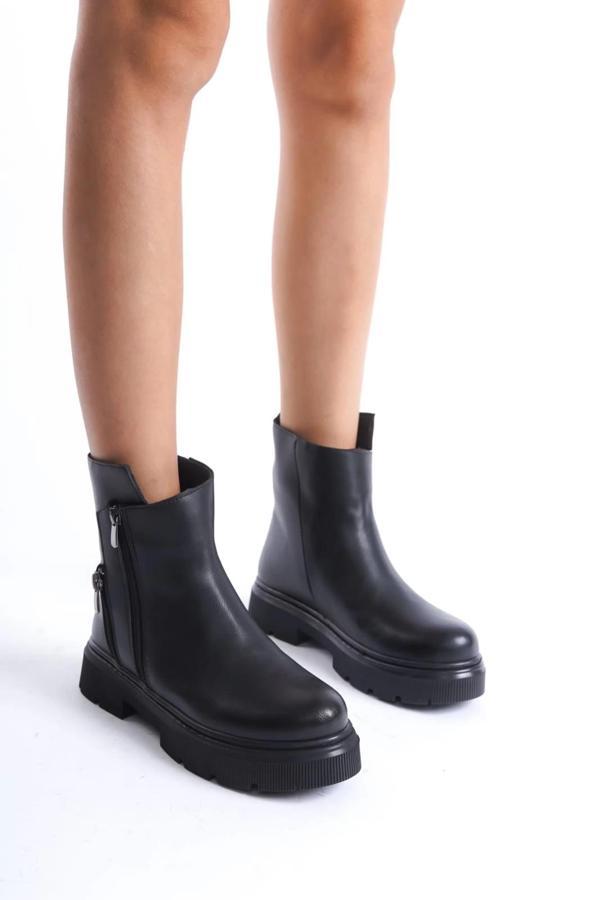 BİÇOMİ Menta Siyah Cilt Fermuar Aksesuarlı Bot - Image 1