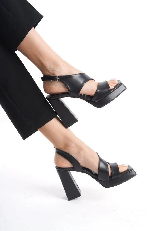 BİÇOMİ Cica Siyah Cilt Topuklu Ayakkabı - Image 1