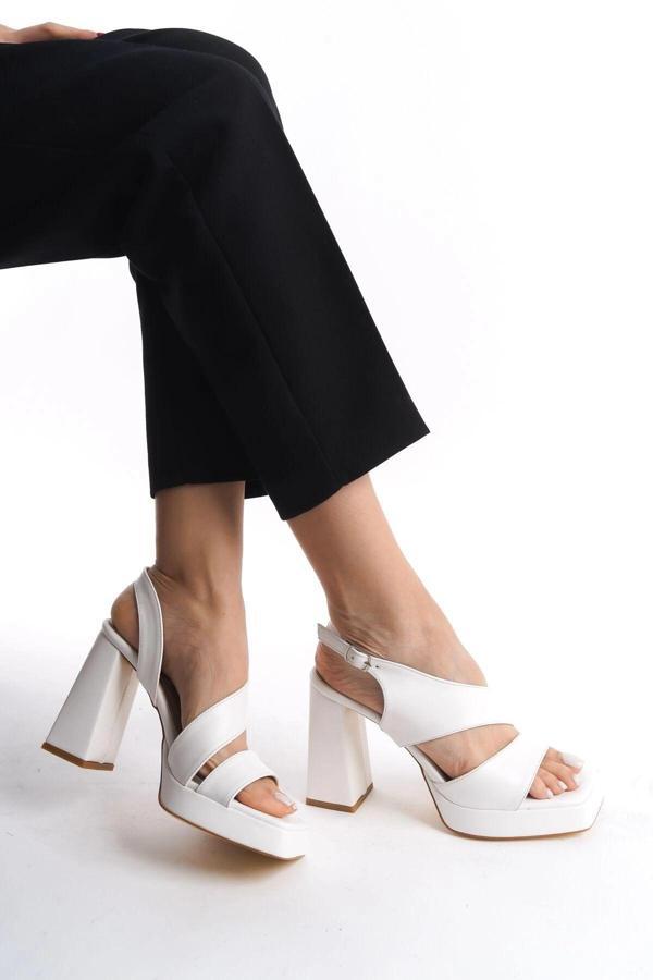 BİÇOMİ Cica Beyaz Cilt Topuklu Ayakkabı - Image 1