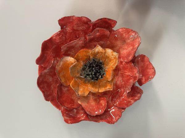 El Yapımı Seramik Duvar Çiçeği Kırmızı  - Image 1