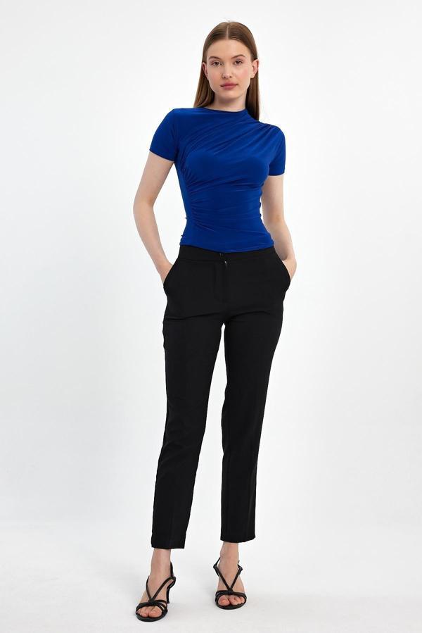 Büzgülü Kısa Kol Bluz - Image 1