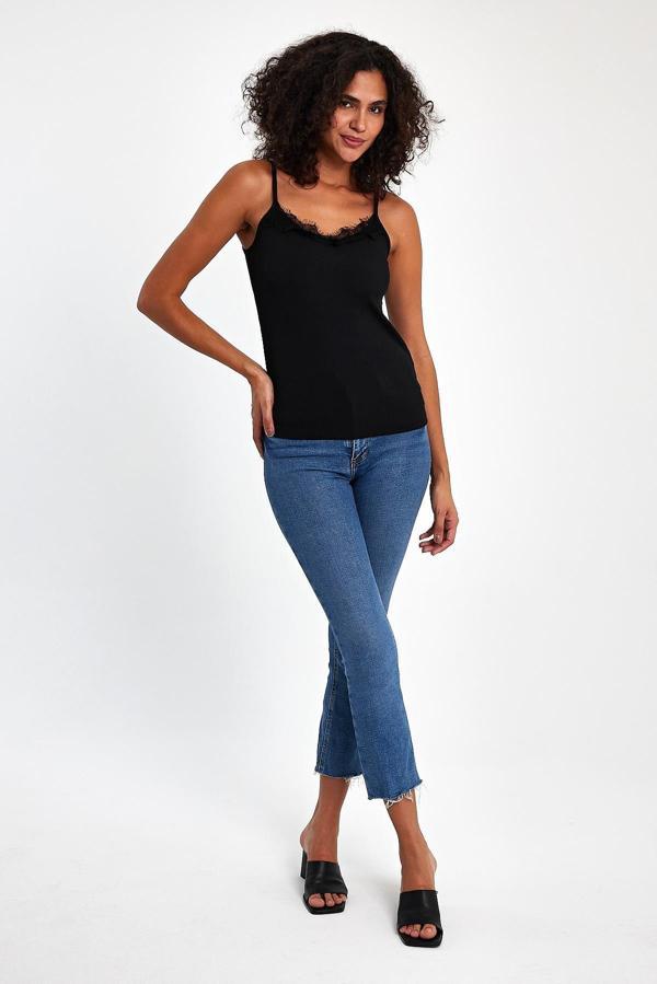 Dantel İşlemeli Ayarlanabilir Askılı Bluz - Image 1