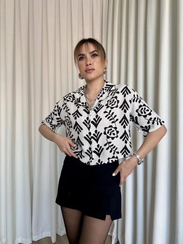 BİÇOMİ Siyah beyaz baskılı crop gömlek - Image 1