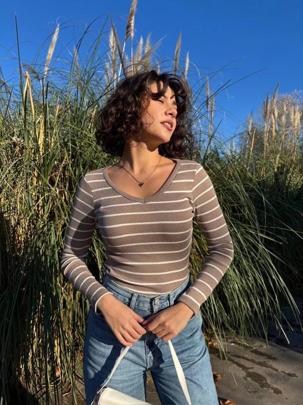 BİÇOMİ V yaka çizgili bluz bej A3699 - Image 1