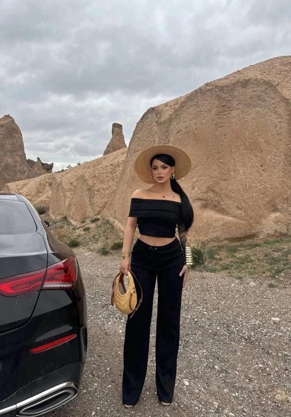 BİÇOMİ Madonna yaka bol paça pantolonlu takım - Image 1