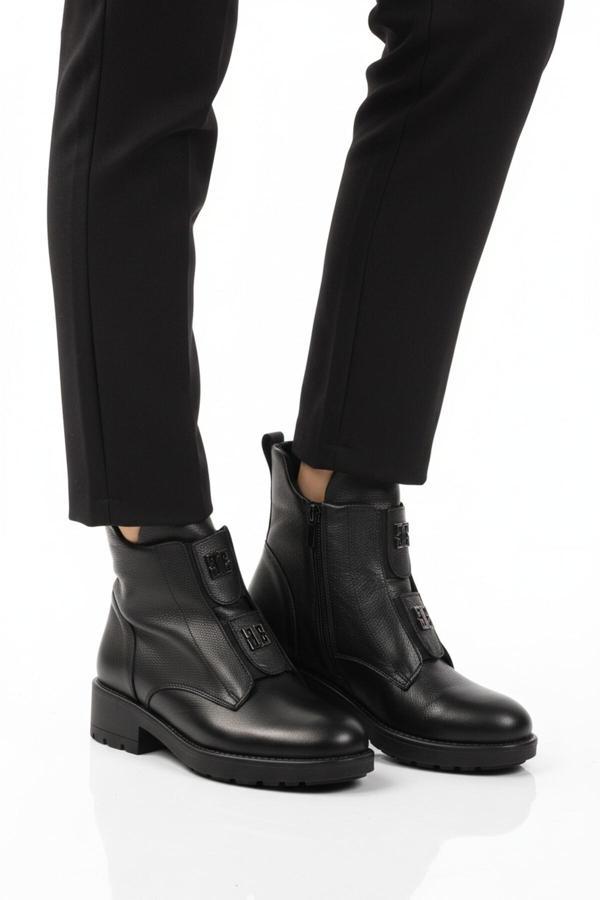 Siyah Hakiki Deri Fermuarlı Kadın Bot 24102-1 Z - Image 1