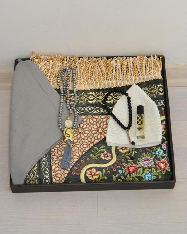 Çeyizlik Hediyelik Seccade Set – Astarlı Kadife Seccade, Eşarp, Kristal Tesbih, Erkek Tesbihi, Takke ve Esanslı Özel Kutulu Lüks Hediye - Image 1