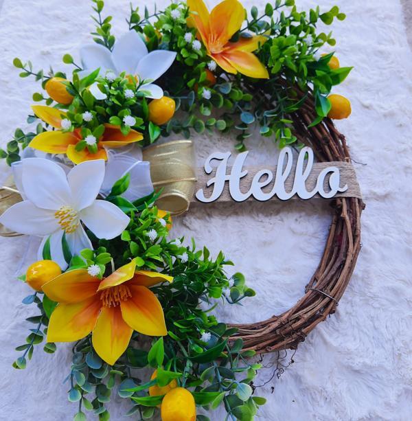 Lotus Hediye Sarı ve Beyaz Çiçekli Limonlu Kapı Süsü - Image 1