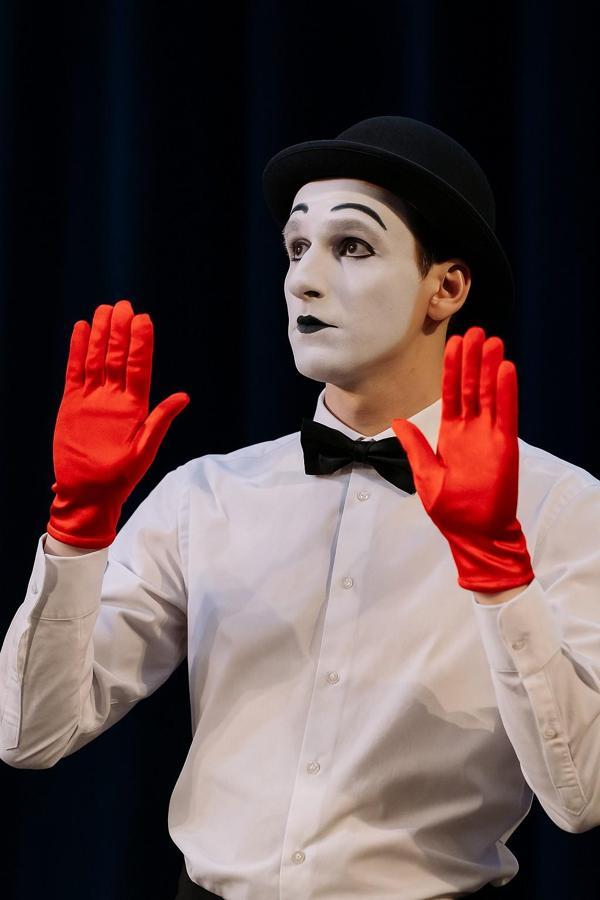 Kırmızı Saten Görünümlü Likralı Eldiven Şık Parti Düğün Kostüm Aksesuarı Yumuşak Parlak Kumaş - Image 1