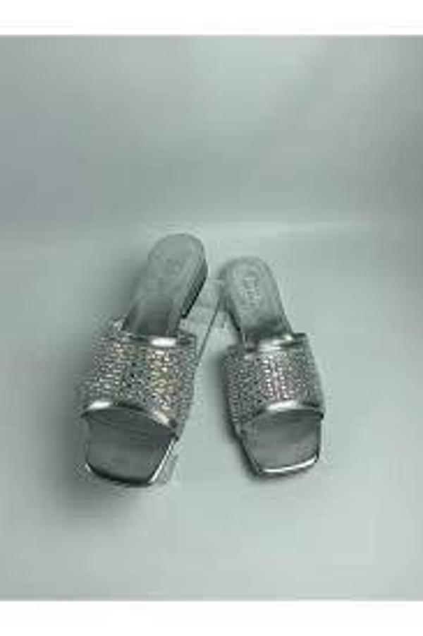 BİÇOMİ Ortu Gümüş Cilt İşlemeli Terlik - Image 1