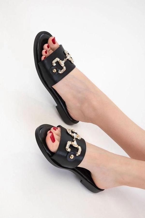 BİÇOMİ Toha Siyah Cilt Tokalı Terlik - Image 1