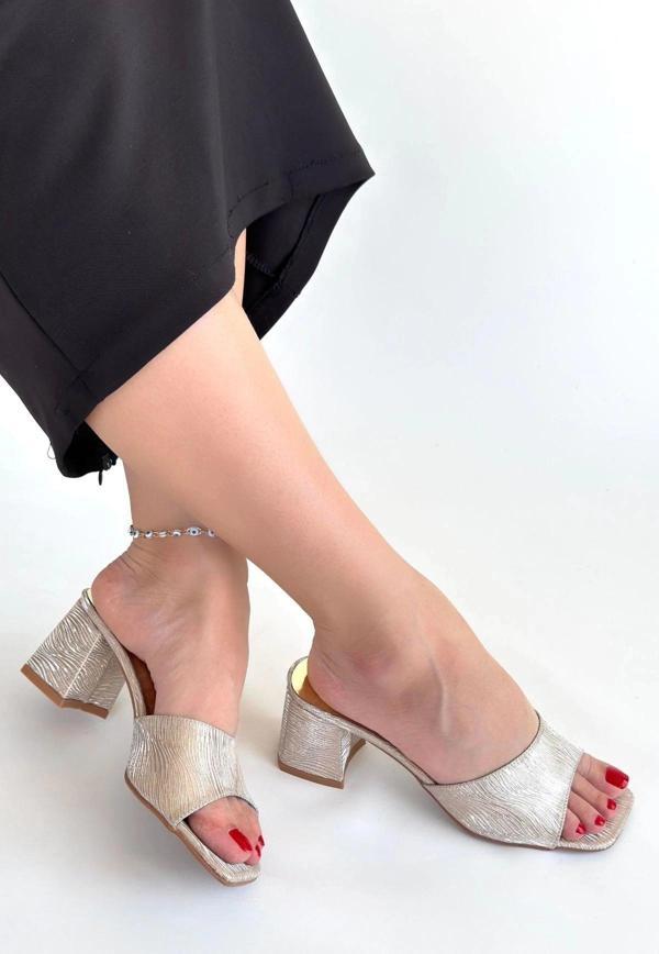 BİÇOMİ Luart Gold Simli Topuklu Terlik - Image 1