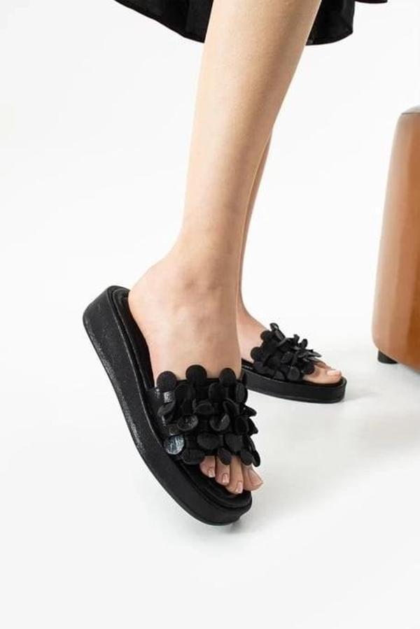 BİÇOMİ Norx Siyah Cilt Terlik - Image 1