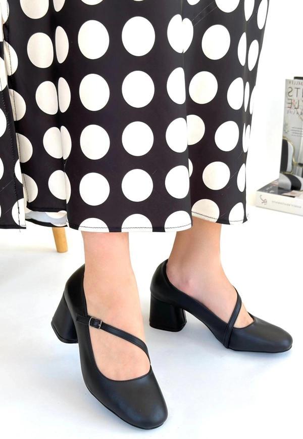 BİÇOMİ Kier Siyah Cilt Topuklu Ayakkabı - Image 1