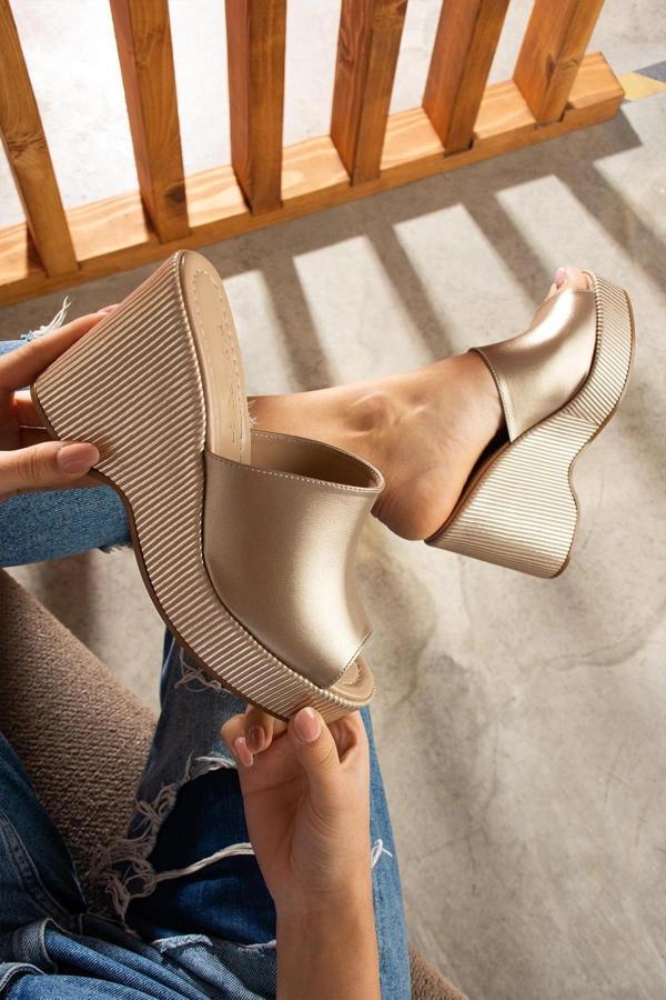 BİÇOMİ Tlay Bej Cilt Dolgu Topuk Terlik - Image 1