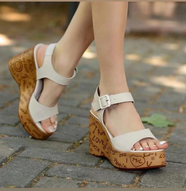 BİÇOMİ Riboy Bej Cilt Dolgu Topuk Sandalet - Image 1