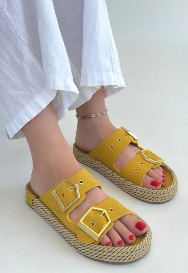 BİÇOMİ Loera Sarı Nubuk Çift Tokalı Terlik - Image 1