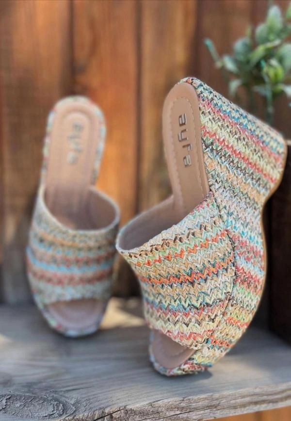 BİÇOMİ Tlay Kilim Desenli Dolgu Topuk Terlik - Image 1