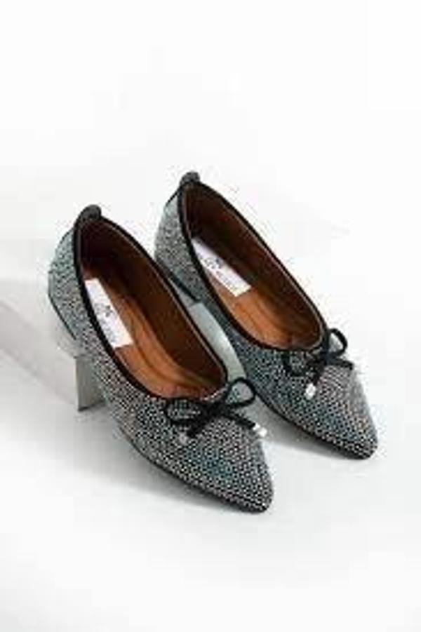 BİÇOMİ Sarra Siyah Saten İşlemeli Babet Ayakkabı - Image 1