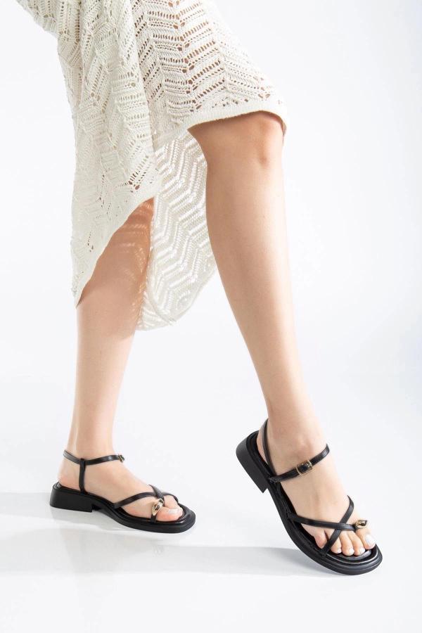 BİÇOMİ Nordi Siyah Cilt Kemerli Sandalet - Image 1