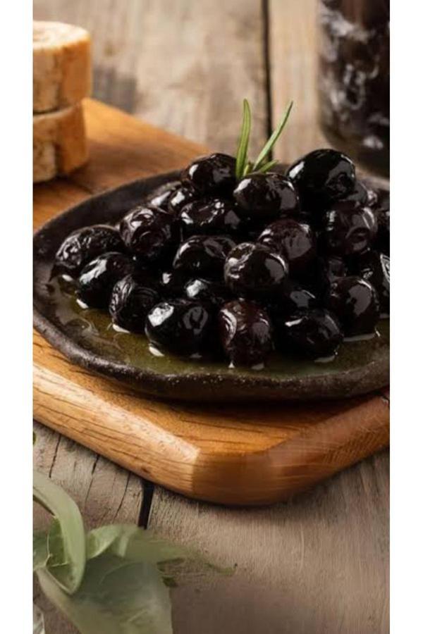 Uslu Şarküteri Zeytin Az Tuzlu Siyah En İri Boy 1Kg. - Image 1