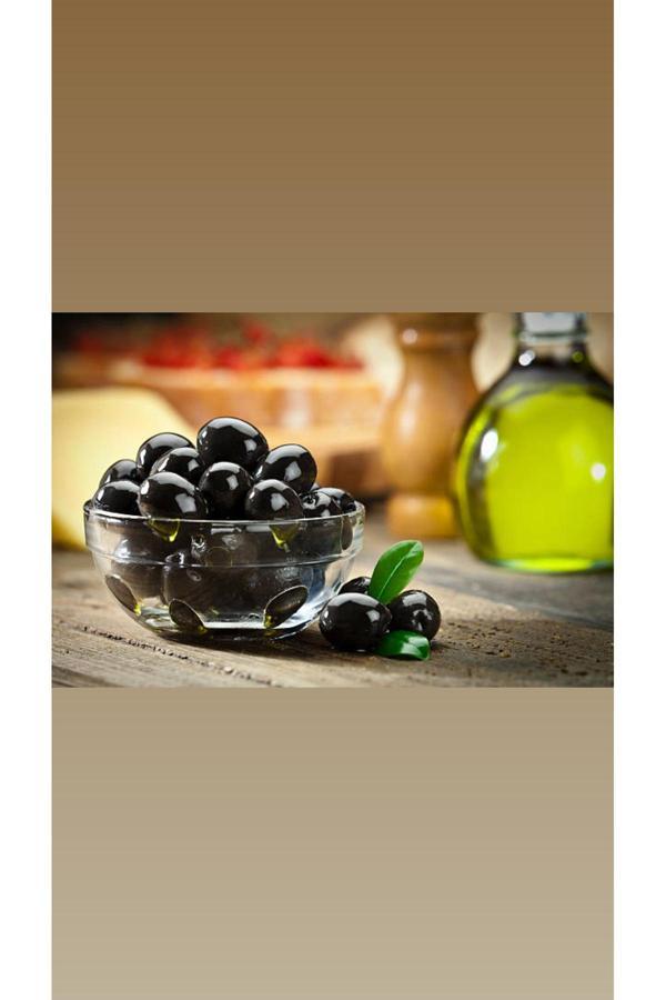 Uslu Şarküteri Yağlı Gemlik Tipi Siyah Sele Zeytin Jumbo Boy 1Kg. - Image 1