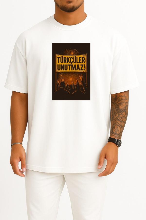 Oversize Türkçüler Unutmaz Bozkurt Göğüs Tasarımlı Unisex T-Shirt - Image 1