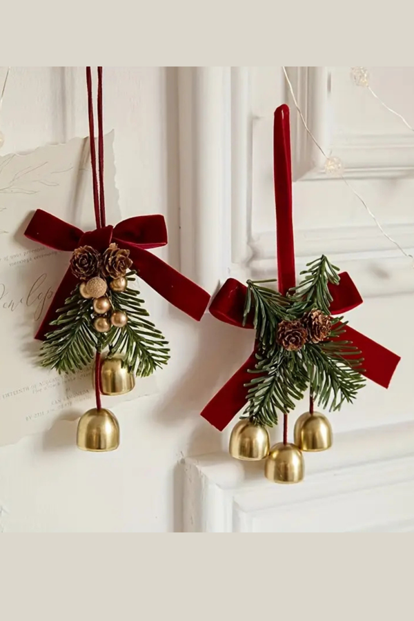 Kırmızı & Altın Noel Kapı Süsü | İkili Çan ve Bordo Kurdele Detaylı Çam Kozalaklı Yılbaşı Kapı Çelengi (1 Adet) - Image 1