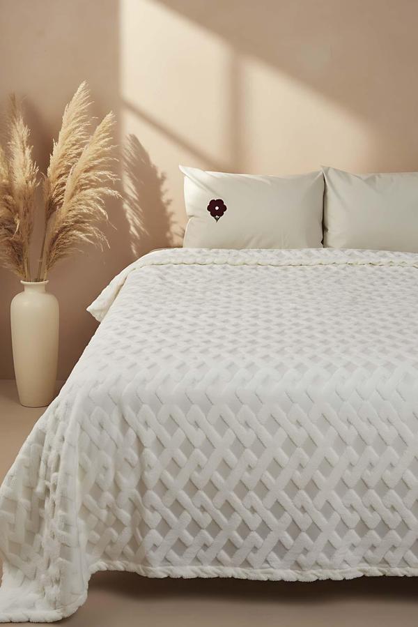 Leona Jakarlı Raşel Geometrik Çift Kişilik Punch Yatak Örtüsü - Image 1