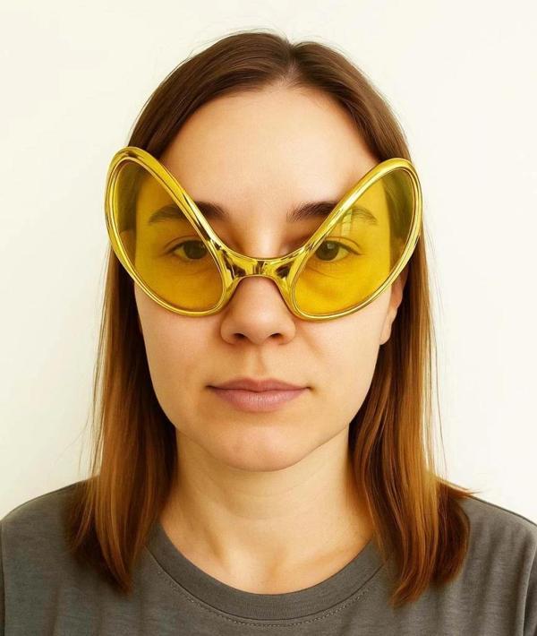 BFS Nessiworld  Retro Gözlük - 80 li 90 lı Yıllar Parti Gözlüğü Gold Renk 8x13 cm - Image 1