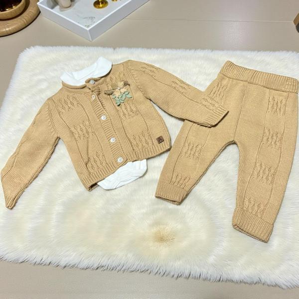 BEBE YAKA BODYLİ ÇİÇEK AKSESUARLI TRİKO ÜÇLÜ ALT TAKIM - ANG1515-Camel-9 - 12 Ay Camel - Image 1