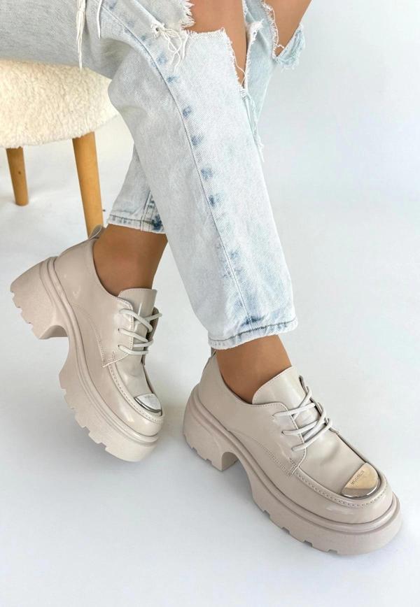 BİÇOMİ Kiya Bej Rugan Dolgu Topuk Oxford Ayakkabı - Image 1