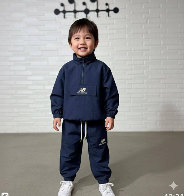 NB Baskılı Çocuk Spor Takımı – Fermuarlı Üst & Pantolon, Astarlı, Lacivert - Image 1