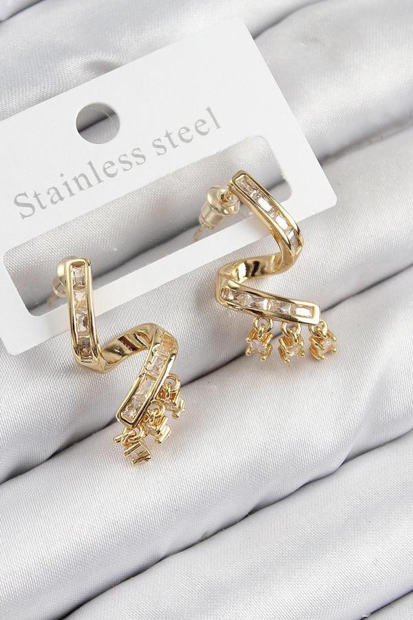 BFS Pirinç Zirkon Taşlı Kıvrımlı Model Gold Renk Kadın Küpe - Image 1