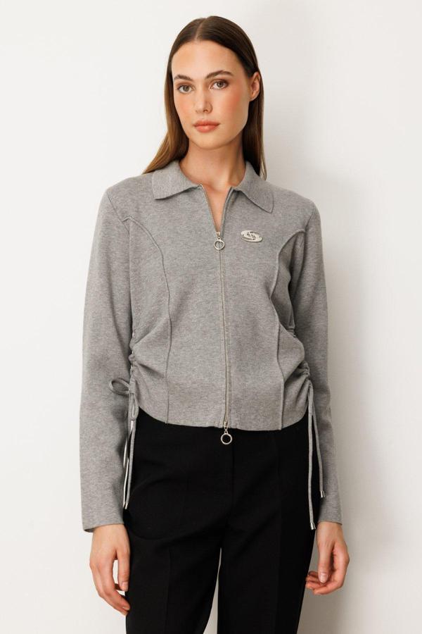 On Kadın Yanları Büzgü Detaylı Fermuarlı Hırka 63923 Gri - Image 1