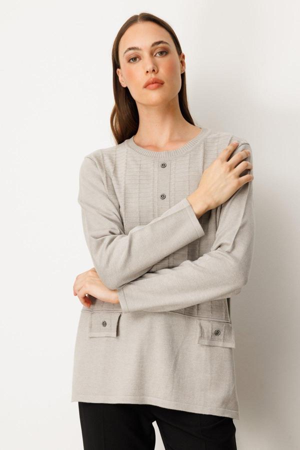 On Kadın Kabartma Desenli Süs Düğmeli Triko Kazak 65358 Gri - Image 1