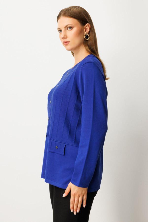 On Kadın Kabartma Desenli Süs Düğmeli Triko Kazak 65358 Saks - Image 1