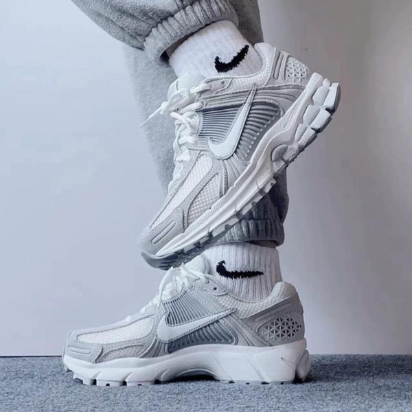 NİKE ZOOM VOMERO 5 'PURE PLATİNUM' KADIN SNEAKER - Image 1