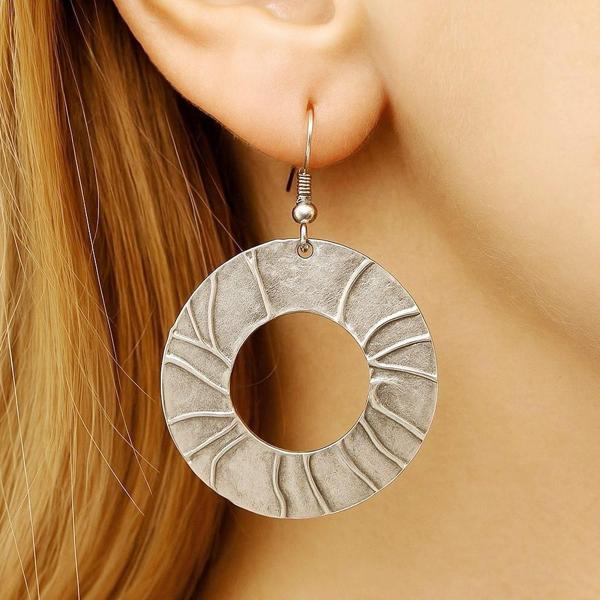 Rölyef Daire Şekilli Kadın Küpe Çift Adet Gümüş Kaplama El Yapımı Küpe - Image 1