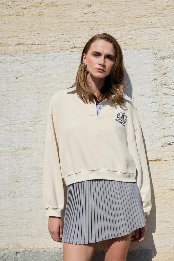 Quzu Gömlek Yakalı Önü Düğmeli Kadın Sweatshirt - Image 1