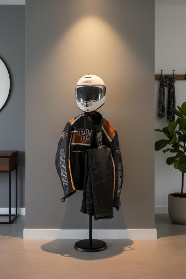 Biker Butler Kask Askılı Metal Dilsiz Uşak | Motosiklet Tutkunlarına Özel - Image 1