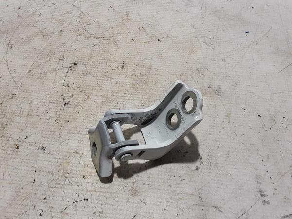 Clio Arka Kapı Menteşesi Alt Sol Hatchback 2019- Oem No (804007836R) - Image 1