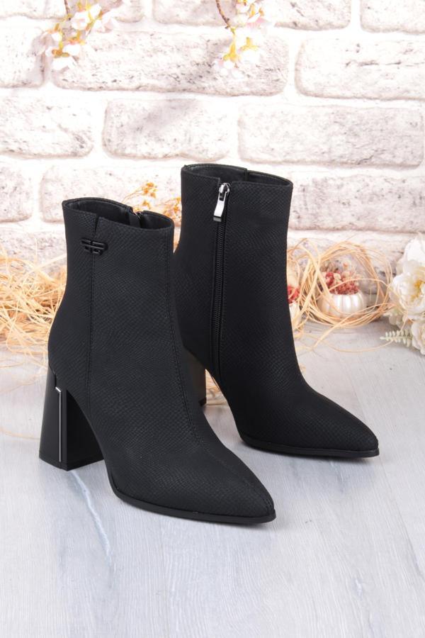 Guja 25K137 Baskılı Deri 8 Cm Yükseklik Kalın Topuklu Sivri Burun Kadın Bot - Image 1