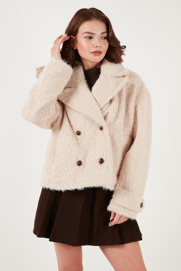 Lela Oversize Kruvaze Yaka Yumuşak Tüylü Düğmeli Astarlı Bayan Mont 6839659 BEJ - Image 1