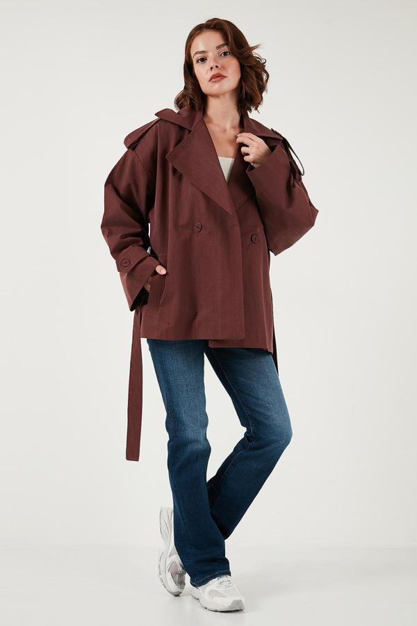 Lela Oversize Fit Kruvaze Yaka Kuşaklı Düğmeli Bayan Trençkot 6839609 BORDO - Image 1