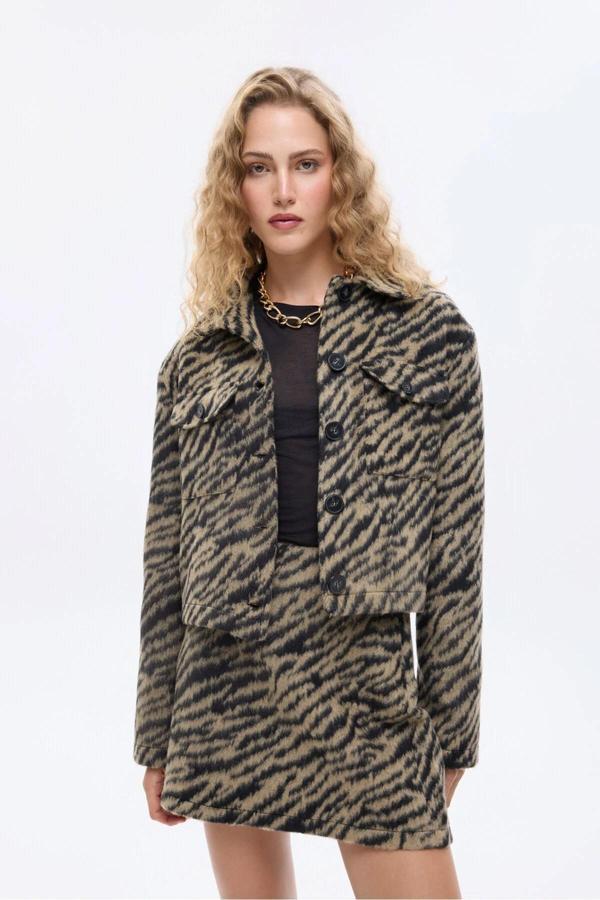 Quzu Desenli Kadın Crop Ceket - Image 1