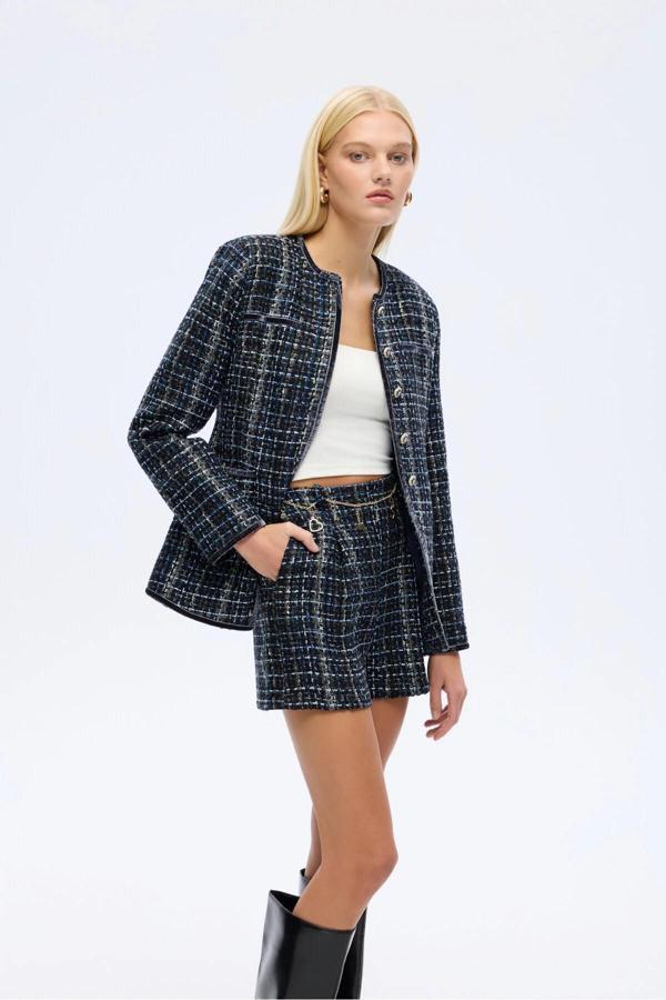 Quzu Zincir Detaylı Kadın Şort - Image 1