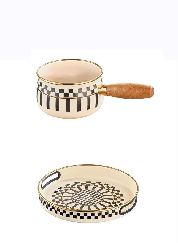 Prime Cream Emaye Ahşap Saplı Sosluk / Sütlük – 14 CM ve Emaye Servis Tepsisi 28 CM - Image 1